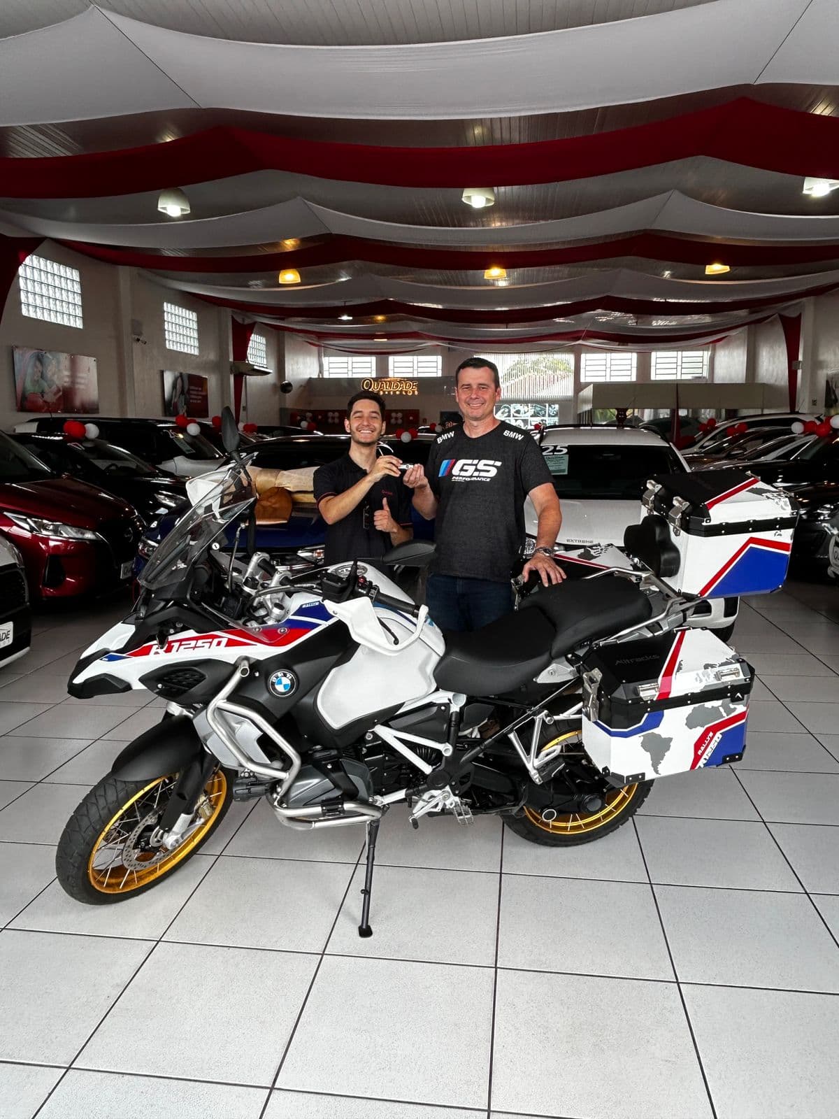 Cliente Feliz Qualidade Veículos