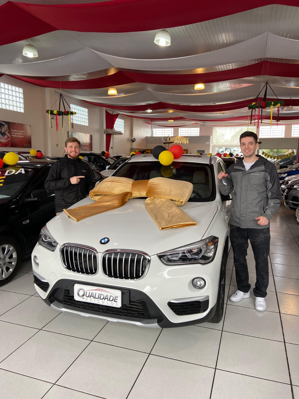 Cliente Feliz Qualidade Veículos