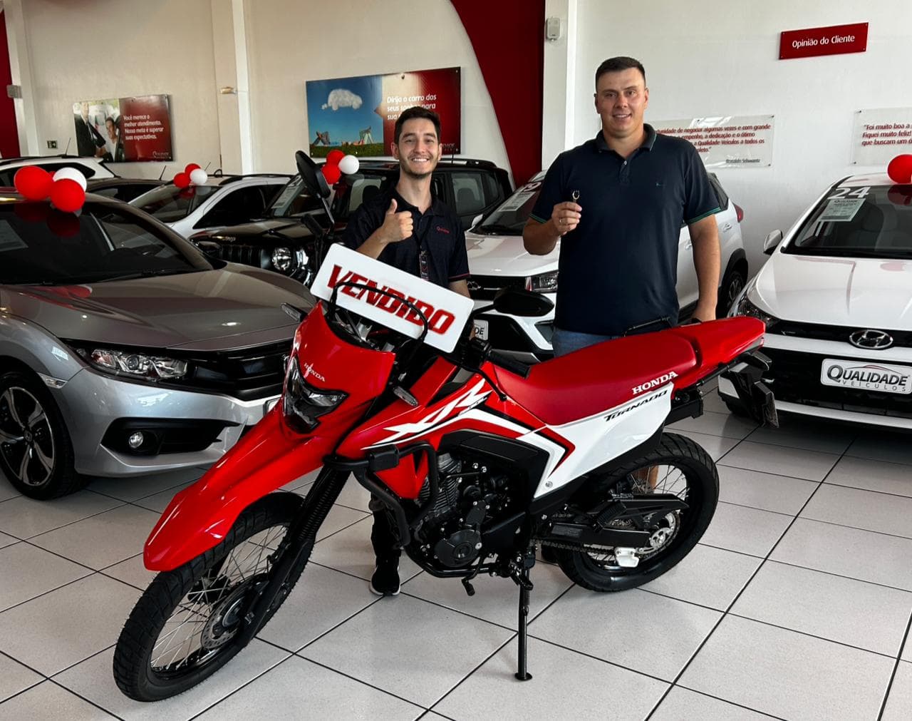 Cliente Feliz Qualidade Veículos